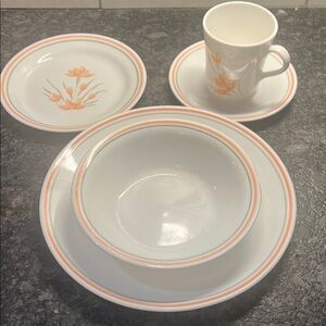 Corelle by Corningware Peach Floral Service for 1   Slight damage